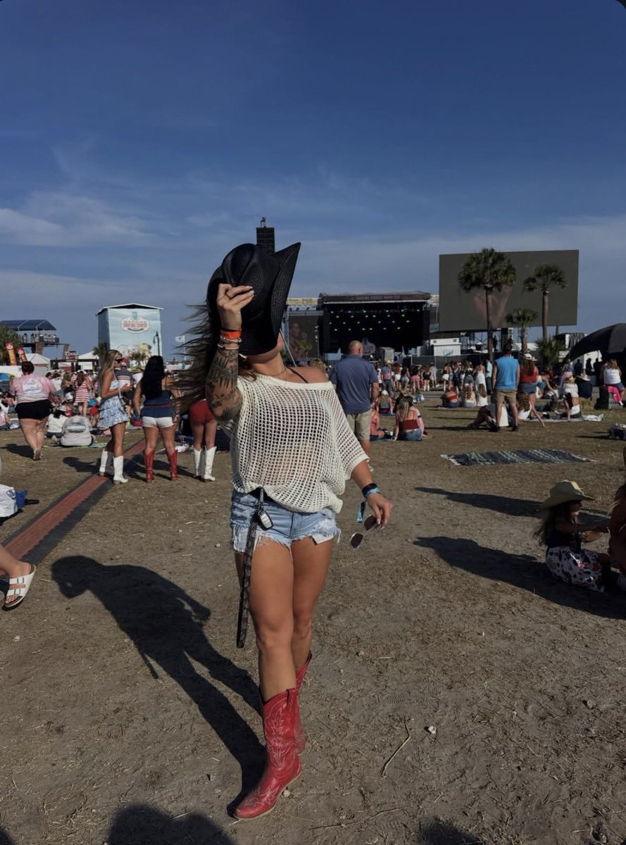 KayleyWhitfield's tweet photo. My days are very much running together after Carolina country music fest but it was one hell of a time. Many more videos/pictures to come🫶🏽 https://t.co/WJWZRbIYjm
