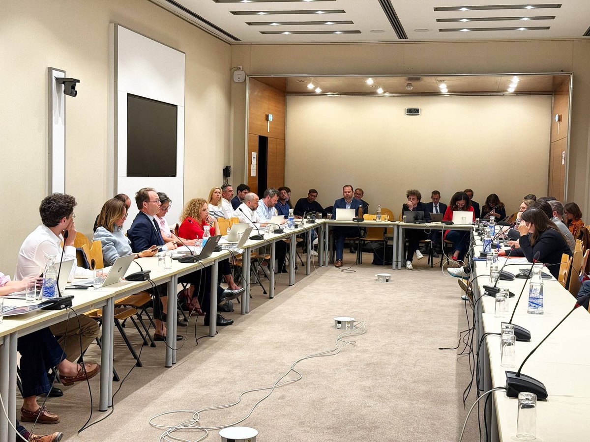SylvainMaillard's tweet photo. En commission des finances de la ville.

Débat sur l’état inquiétant de la dette municipale, mais aussi renouvellement des concessions de nos 74 marchés alimentaires.

J’ai plaidé pour la création d’un marché près de l’Eglise Saint-Augustin comme nous l’avions promis lors de la campagne aux habitants du 8e arrondissement.

@LECUYERCatherin @LeclercErwan