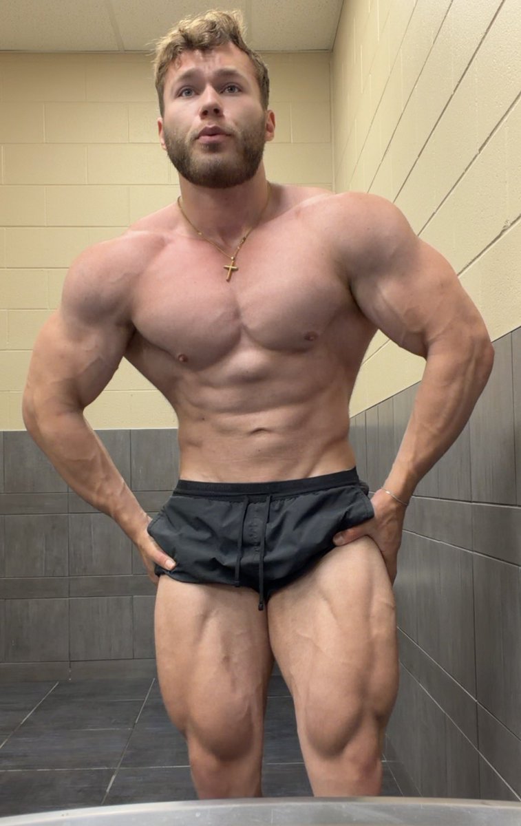 MuscleChadreal's tweet photo. Getting so big https://t.co/ZktilhT8Dt