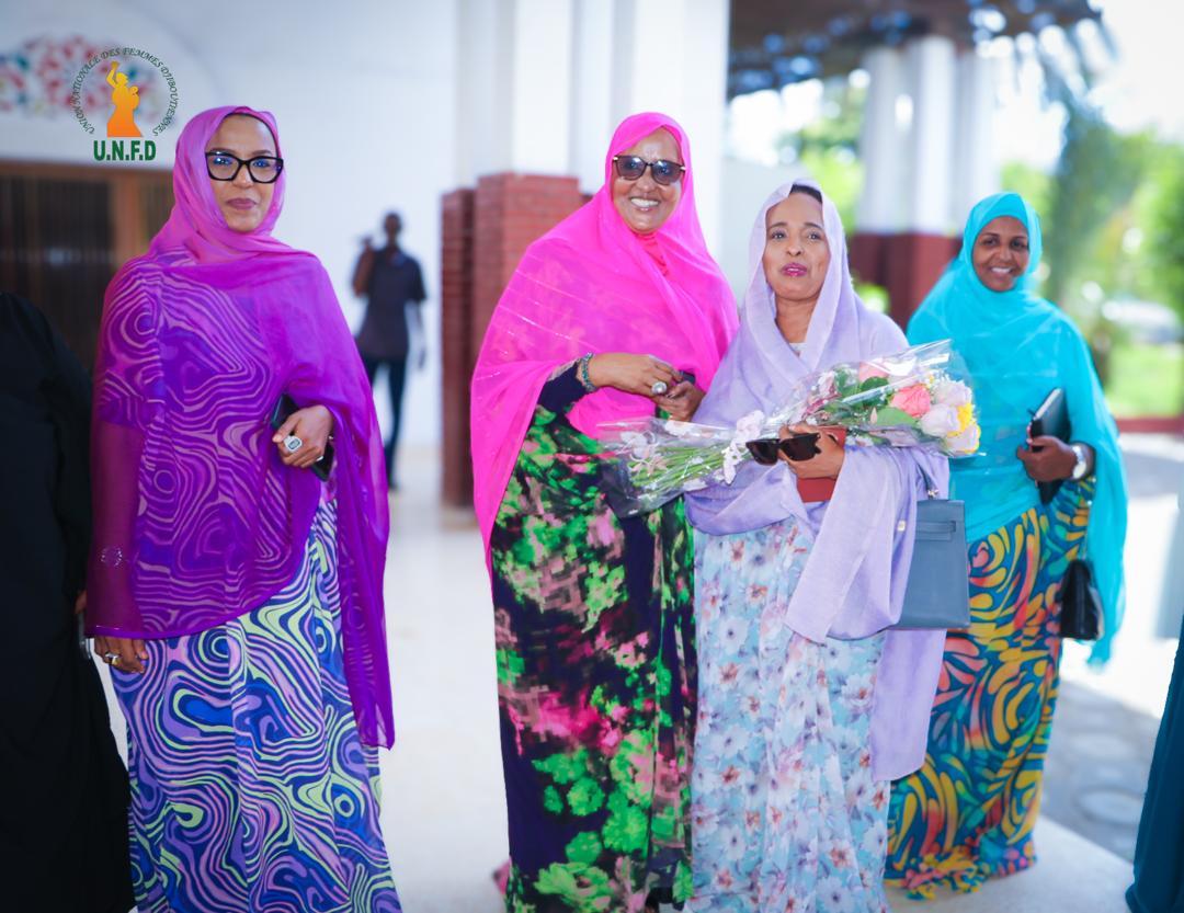 UNFDJ's tweet photo. Visite de courtoisie de la Ministre de la Femme et de la Famille à l’UNFD

📍 Lieu : Siège de l’Union Nationale des Femmes Djiboutiennes (UNFD)
📅 Date : lundi  1 juin 2026

L’Union Nationale des Femmes Djiboutiennes (UNFD) a reçu en visite de courtoisie Son Excellence Madame Hana Farah Assoweh, Ministre de la Femme et de la Famille, accompagnée de son équipe, à la suite de sa prise de fonctions. La rencontre s’est tenue en présence de la Secrétaire générale de l’UNFD, Madame Fatouma Moussa, et des cadres de l’organisation.

Les échanges ont débuté par des civilités et des présentations mutuelles. L’UNFD a présenté ses missions, ses activités ainsi que les défis liés à l’accompagnement des femmes et des jeunes filles, tout en rappelant l’importance du partenariat avec le Ministère.

La Ministre a exprimé sa gratitude pour l’accueil et a réaffirmé son engagement à renforcer la coopération pour la promotion des droits des femmes et l’amélioration des conditions de vie des populations. La rencontre a également rappelé le rôle historique de l’UNFD dans la défense des droits des femmes et sa contribution à la création du ministère.

À travers cette visite de courtoisie, l'UNFD réaffirme son engagement à poursuivre ses actions en faveur de la protection et de l’autonomisation des femmes et des jeunes filles, en collaboration avec les partenaires institutionnels.