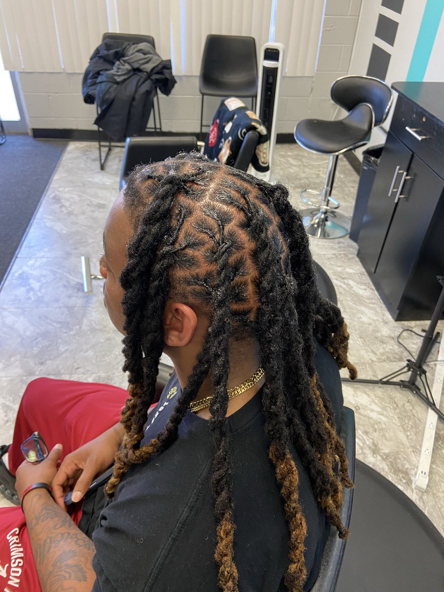iluvdreadheeads's tweet photo. locs , stitch braids? boook me yall 💕#atlstylist @dahaircraftsman on ig https://t.co/Y94vL3R87i