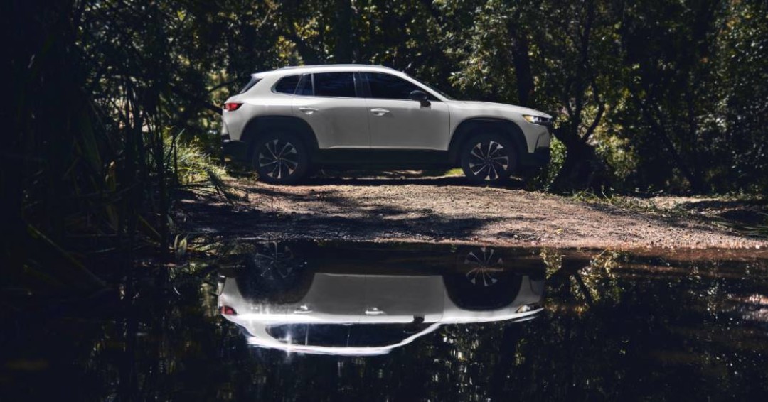 NParkMazda's tweet photo. Efficiency never looked this good. The 2026 Mazda CX-50 Hybrid delivers an EPA-estimated 38 MPG combined, making every drive smoother and smarter. https://t.co/5GRxQB7qxv