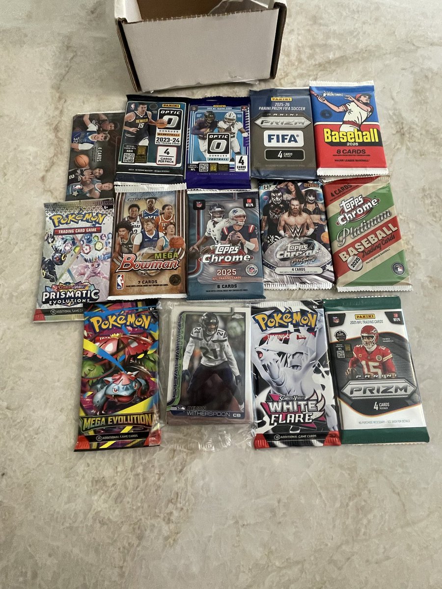 DevRobreynolds's tweet photo. @cardrestocks @TomZeffiro @juice8ox @RFPJR21296 @SAVAGERiPP3R @JoeShamp @2ManyCardz @brysen545965 @GoFlyers81 @decentcheese1 @_C4RR What a way to start off the day! Big props and thank you to Flip for the generosity! My nephew is in town this week and ripping packs is our thing so can’t believe that we get to do rip it together! #Rak https://t.co/ceuyzLdRAP
