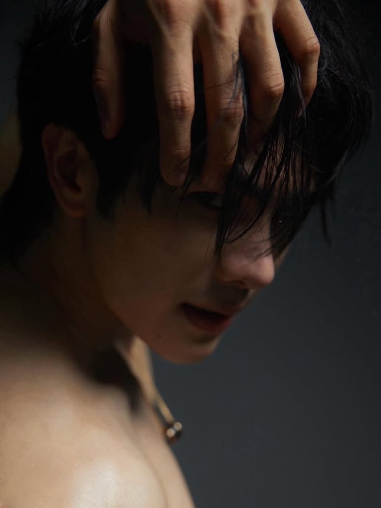 Suzombie2's tweet photo. Seguro hay más de donde salió ésta foto!! 👀 
Regalanos más fotos Phakphum! 🫠
#MilePhakphum @milephakphum https://t.co/2u6WowHOFp