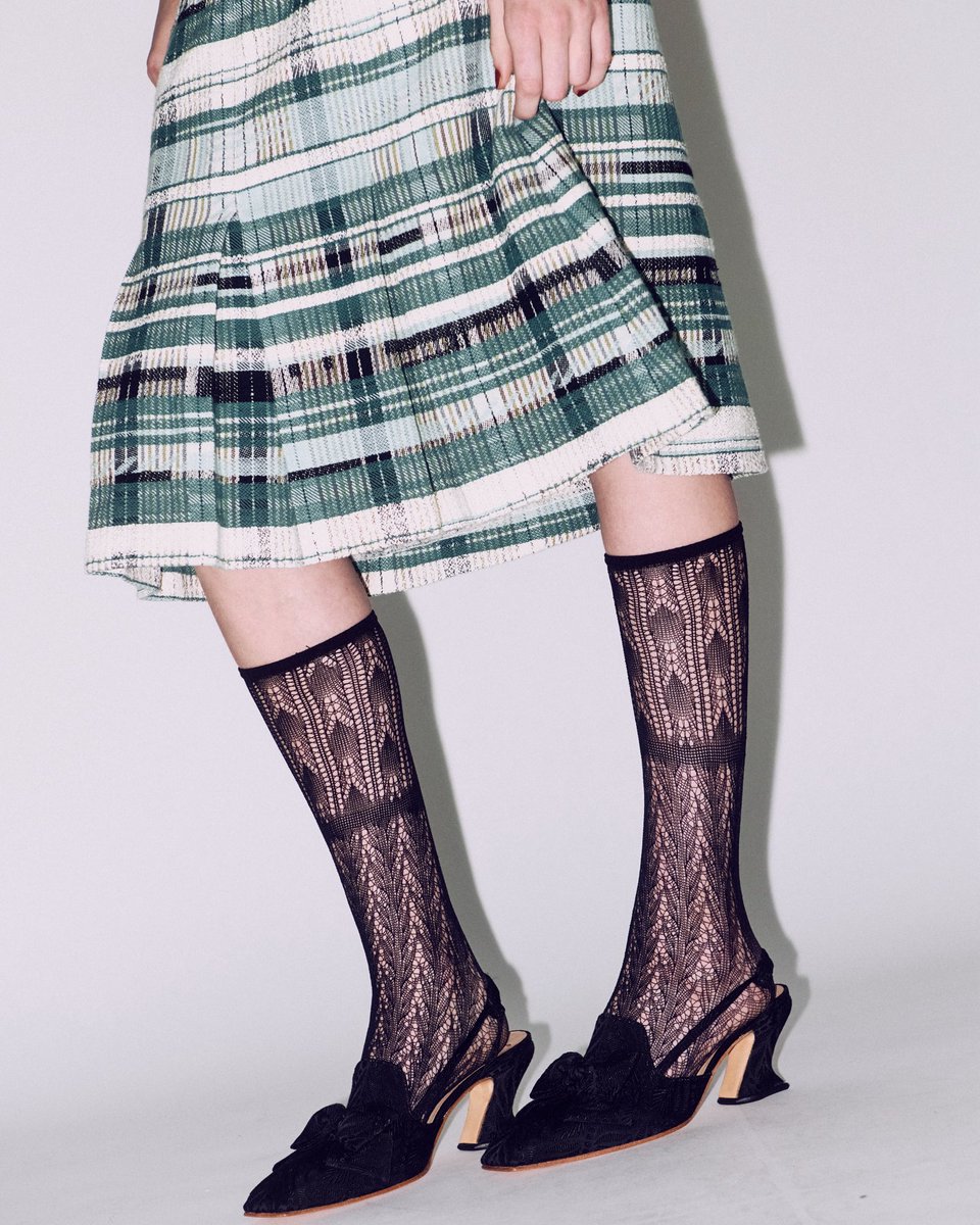 annasui's tweet photo. For Resort 2027, Anna and John collaborated to create beautiful brocade slingbacks adorned in matching bows with metallic touches and textures. https://t.co/0mfNjxVmRj