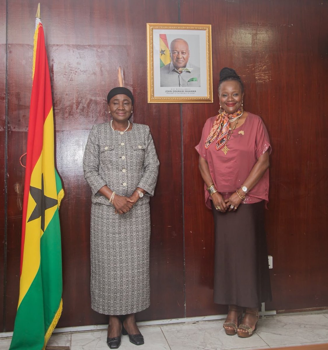 EPA_Ghana's tweet photo. 1/2…Dr. Musonda Mumba, Secretary General of the Convention on Wetlands, paid a courtesy call on the Environmental Protection Authority and the Ministry of Environment, Science and Technology(MEST) as part of activities commemorating World Oceans Day 2026 in Ghana. https://t.co/15Svzj3rvn
