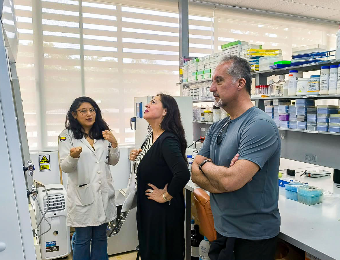 u_ikiam's tweet photo. 🤝🌎 La Universidad Regional Amazónica Ikiam recibió la visita de la Dra. Rocío Robinson-Wiedemann, directora de Innovación y AIT Startups del Instituto de Gestión en América Latina de la Universidad de St. Gallen, y del Dr. Juan Pablo Carvallo, director ejecutivo de CEDIA, en una jornada orientada a explorar oportunidades de cooperación internacional.
Durante el encuentro se presentaron proyectos de investigación e innovación, las capacidades del Fab Lab, la incubadora Ikiam Innova y los laboratorios de la universidad, destacando el potencial científico y tecnológico de Ikiam para el desarrollo de iniciativas de impacto.
Estos espacios fortalecen la construcción de redes estratégicas, impulsan la transferencia de conocimiento y generan nuevas oportunidades para que la investigación se transforme en soluciones innovadoras para la Amazonía y el país. 🚀🌿
#Ikiam #Innovación #Investigación #TransferenciaTecnológica #CooperaciónInternacional #FabLabIkiam #IkiamInnova