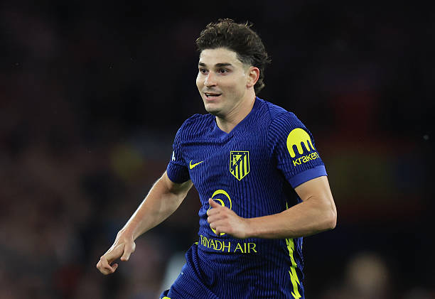 LiquidAy's tweet photo. 🚨According to @SkySportsNews , Atletico Madrid have rejected a €150m bid from Real Madrid for forward Julián Alvarez.

There goes the much talked about 150m euros President Perez promised us all. 

I guess Arsenal will have to move on to other targets now. https://t.co/3Fe6GS9x4P