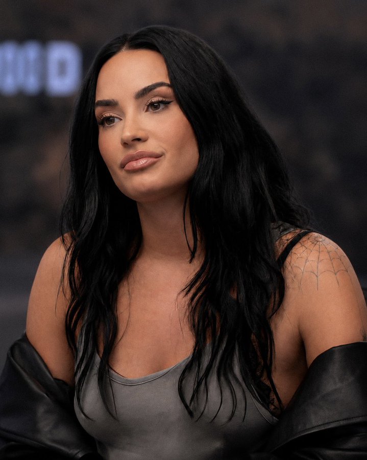 demibrasil's tweet photo. Adivinha quem não conseguiu ingresso pros shows solos e nem pro rock in Rio 🥺😐 https://t.co/POKP9ZSQwW