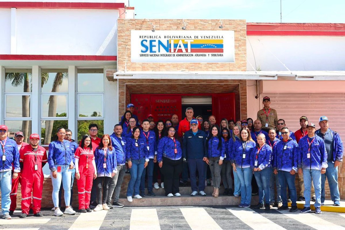 SENIAT_Oficial's tweet photo. Servidores de la Patria 🇻🇪❤️

El #SENIAT continúa sumando esfuerzos para agilizar y optimizar los procesos aduaneros y tributarios ejecutados en todas las sedes del país, de allí la importancia del desempeño laboral eficiente de nuestros servidores públicos, quienes se… https://t.co/88QJW26uZk