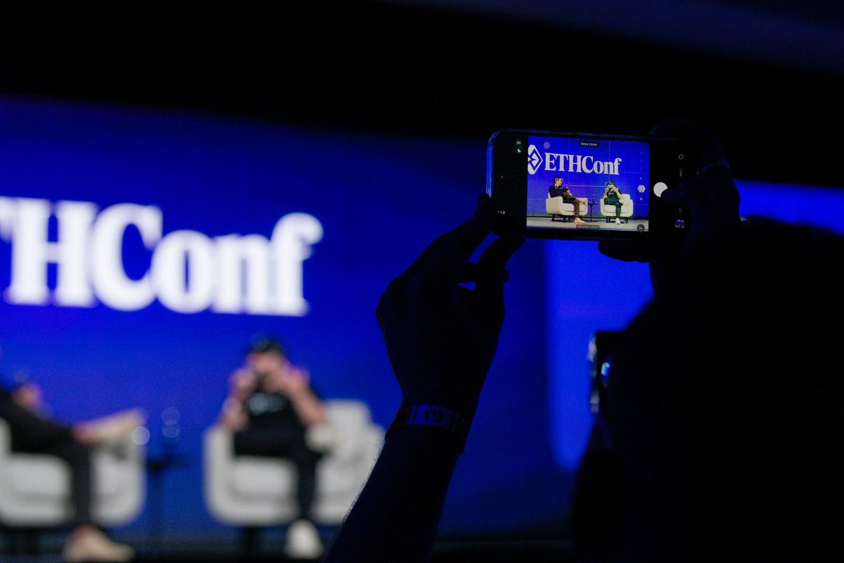ethconf's tweet photo. "The stablecoin supply will double from about $300 billion right now to $600 billion in the next 12 months."

@samkazemian of @FraxFinance with @spencernoon of @ournetwork__ on the Main Stage at ETHConf. https://t.co/EcNipvhEOp