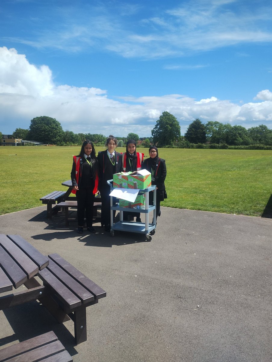 starbank_school's tweet photo. Supporting our community also means raising money for charity. Today we held a samosa sale to support cancer research, and we’ll continue again tomorrow! @StarAcademies #wearestars https://t.co/pV3SuBTPH6