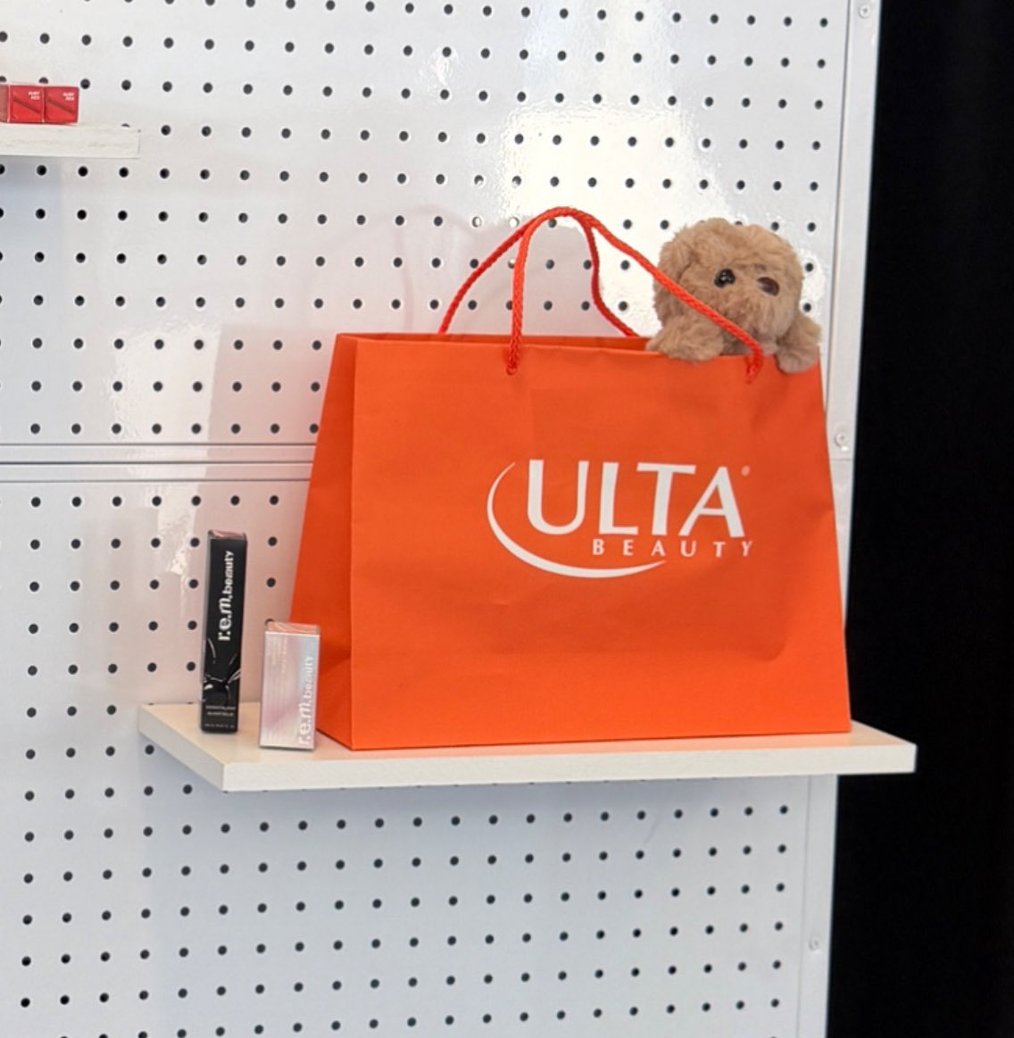 KallystaBailey's tweet photo. Day three of BEGGING @rembeauty &amp; @TeamAriana to make these adorable bear lip charms available for purchase online!!!

The more people who ask - the better chance of getting them online! 
Pls retweet &amp; spread the word - ARIANATORS NEED THE BEAR ONLINE

Thx u for all the support💖 https://t.co/7z9JAjXr2r