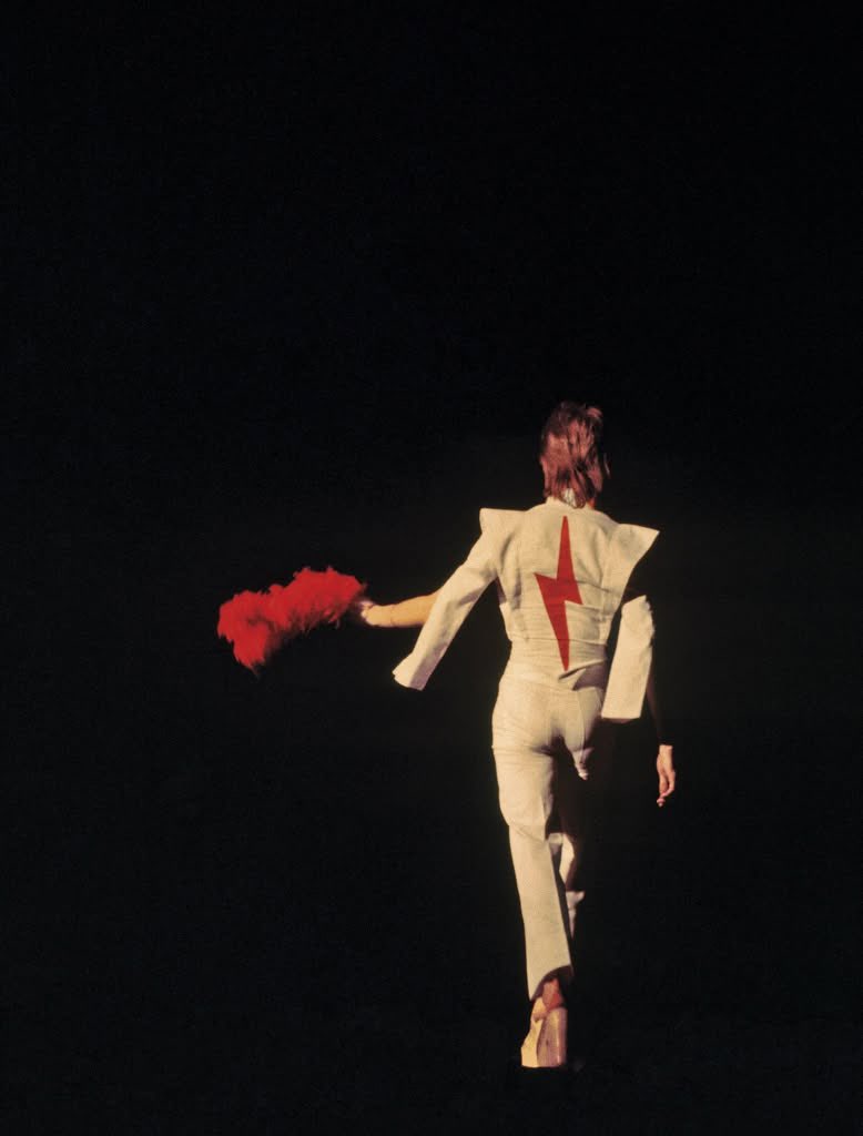 davidbowie_news's tweet photo. David Bowie, Radio City Music Hall, New York City, 1973, by Lynn Goldsmith. https://t.co/GYQHxIOJOT