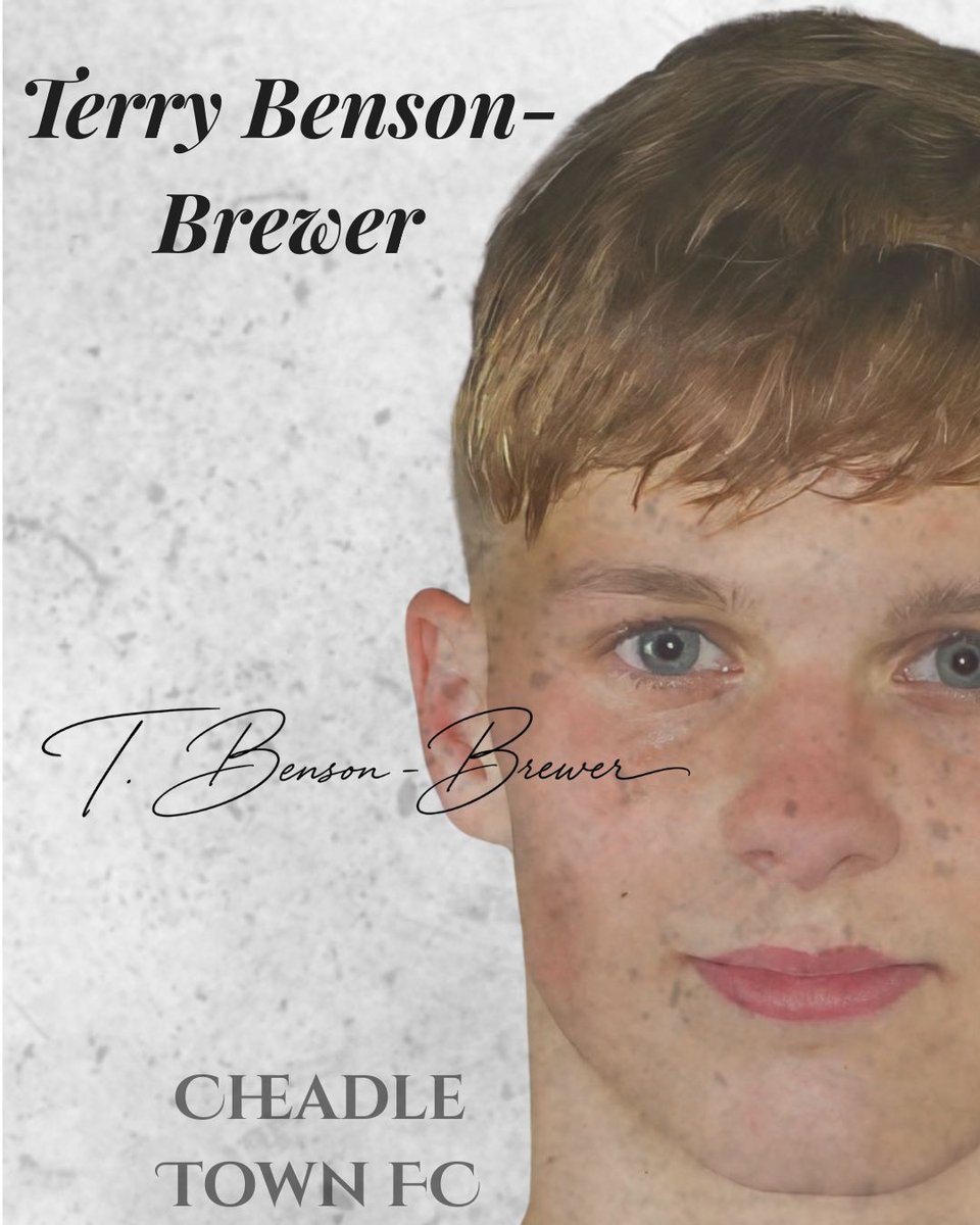 CheadleTownFC's tweet photo. 𝐓𝐞𝐫𝐫𝐲 𝐁𝐞𝐧𝐬𝐨𝐧-𝐁𝐫𝐞𝐰𝐞𝐫 ✍️ 

Signing number 3 of the Paul Turnbull era and it's another marquee signing.

We are pleased to welcome young midfielder Terry Benson-Brewer to Cheadle Town FC as he puts pen to paper ahead of the 26/27 Midlands League Premier Division.

#WeAreCheadle #NewEra