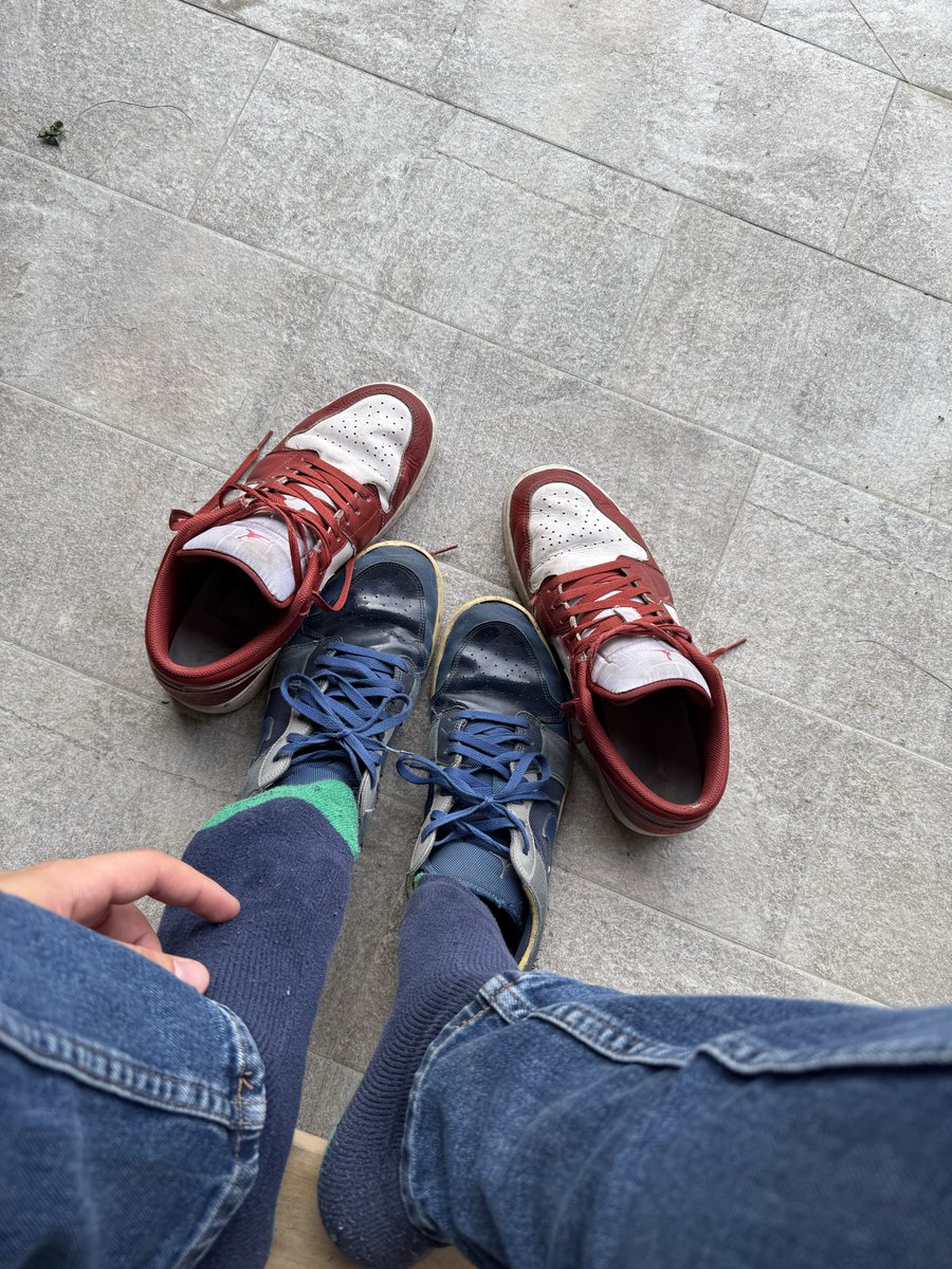 feetuccine46's tweet photo. Due passi, due scelte, stessa direzione.
#feet #socklover #sockgam #footwear #sneakerhead #calzini #styleinspo https://t.co/94T9WTF4PC