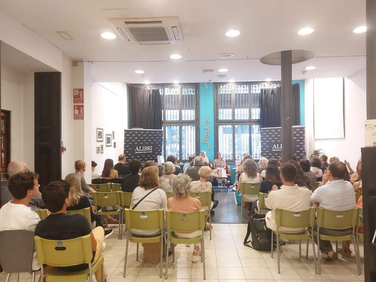 Icce_Editorial's tweet photo. Presentación de Sinda y Oto en @alibri_llibreria un maravilloso cuento publicado con @fpaliaclinic descubre como trabajar la pérdida y el duelo

#icce #sindayoto #duelo #pérdida https://t.co/CmaGhL5Nem