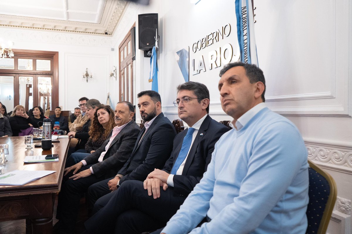QuintelaRicardo's tweet photo. Avanzamos en la construcción de un Plan Estratégico sobre Cosumos Problemáticos, trabajando en conjunto con la Mesa Intersectorial, para fortalecer la prevención, la contención y el acompañamiento a los sectores de la comunidad que mas lo necesitan. Escuchamos al territorio y construimos respuestas concretas para cuidar a las familias y a los jóvenes, por eso creemos que el camino es la articulación, el trabajo en red con presencia activa.