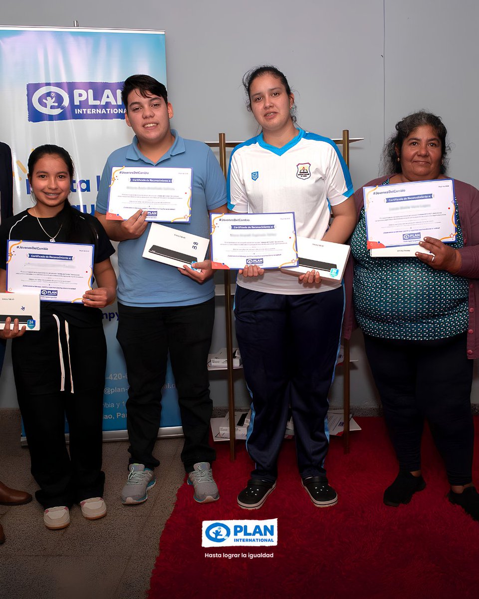 PlanPy's tweet photo. Premiación de #JóvenesdelCambio en Yrybycua y Guajayvi, una jornada llena de emoción donde celebramos el compromiso, la creatividad y el liderazgo de jóvenes de estas comunidades. 💙🌱 https://t.co/aRZrwUF85W