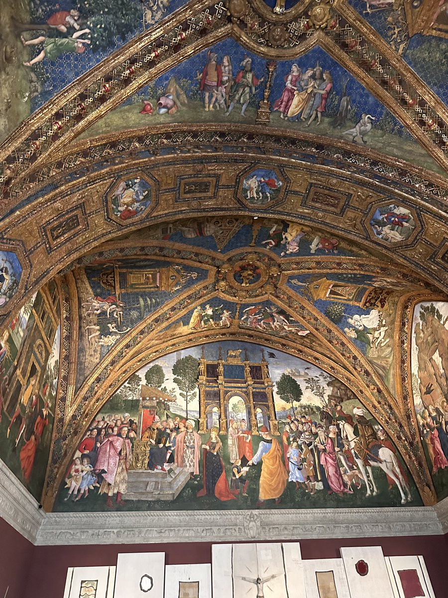 bbbabyyoongi's tweet photo. ตั้งแต่ไปมิวเซียมมาทั้งหมด ให้vatican museum ที่หนึ่งเลย สวยมากแบบมาก เงยหน้าจนปวดคอ มันอลังการทุกมุม sistine chapel คือควรเข้ามากกก เสียดายถ่ายรูปข้างในไม่ได้ คือสวยมากๆ ก่อนตายควรไปวาติกันซักครั้งอะ https://t.co/yuSntp4gOL