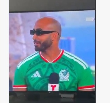 EmmaColon1989's tweet photo. #CarameloDC funado por portar el jersey de Mx y no de USA ?? digname por cual pa unirme a la funa 😂🤣 asi se ridiculos se estan viendo much@s....
ahora hablemos de ese perfilazo y esa super carita tallada por los dioses y el color de piel perfecto🤤de aqui soy 😍 @Caramelo970 https://t.co/gyYOzH5MQ9