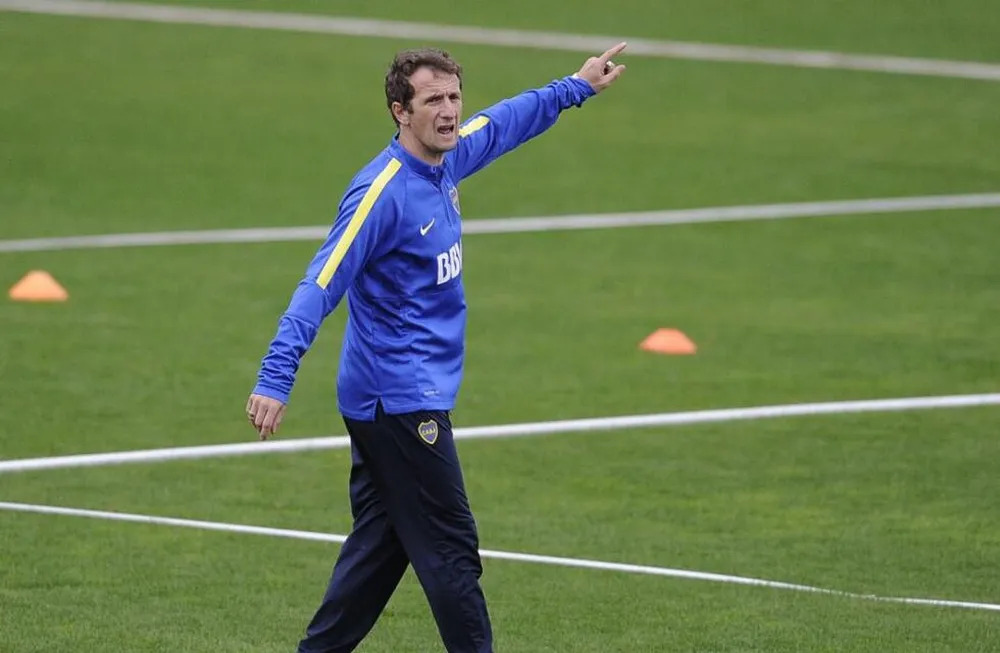 Xeneizes_DE's tweet photo. #BocaJuniors ist die Rückkehr von Rodolfo #Arruabarrena bereits vereinbart. Der Vertrag soll voraussichtlich eine Laufzeit von weiteren 18 Monaten haben und bis zum Ende der Amtszeit von Juan Román #Riquelme gelten.

#DaleBoca 🔵🟡🔵 https://t.co/IBSZxXuEY0