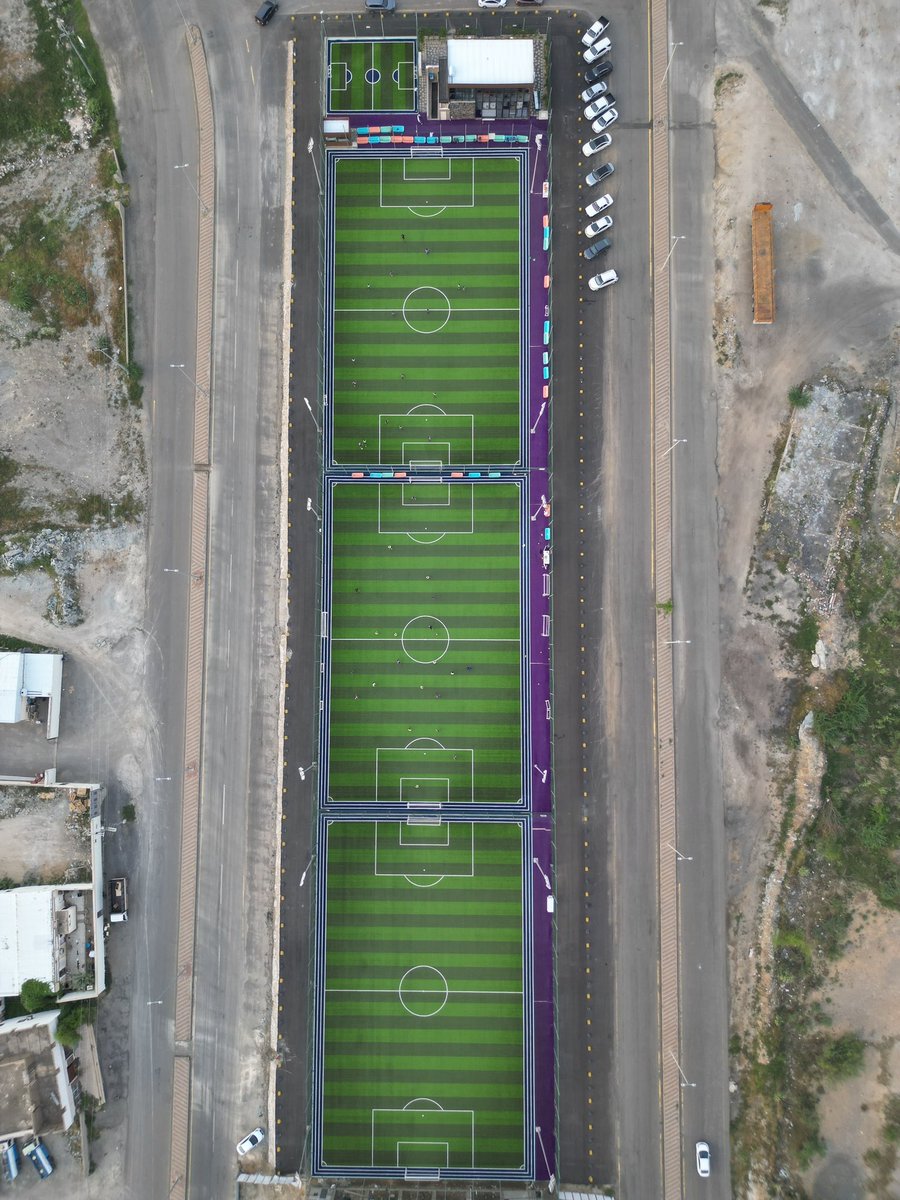 stadiumscorner's tweet photo. ملعب أكاديمية قاف @Qaaf_AC
في محايل لا يقتصر على كونه ملعبًا لكرة القدم فحسب بل أصبح وجهة رياضية تحتضن المواهب وتوفر بيئة تدريبية حديثة للشباب والناشئين

تقدم الأكاديمية برامج تدريب رياضية متخصصة ضمن نموذج أكاديمي سعودي معتمد (أكاديمية قاف الرياضية)

⚽️ ملاعب ذات أرضية مميزة  
💡 إنارة مناسبة للمباريات الليلية  
🏟️ مرافق حديثة  
👥 بيئة جاذبة للمواهب  
📍 موقع يخدم أبناء محايل والمراكز المجاورة

ويُصنفه كثير من الرياضيين كأحد أفضل الملاعب الخاصة في منطقة عسير من حيث التجهيزات وجودة البيئة الرياضية

#زاوية_الملاعب