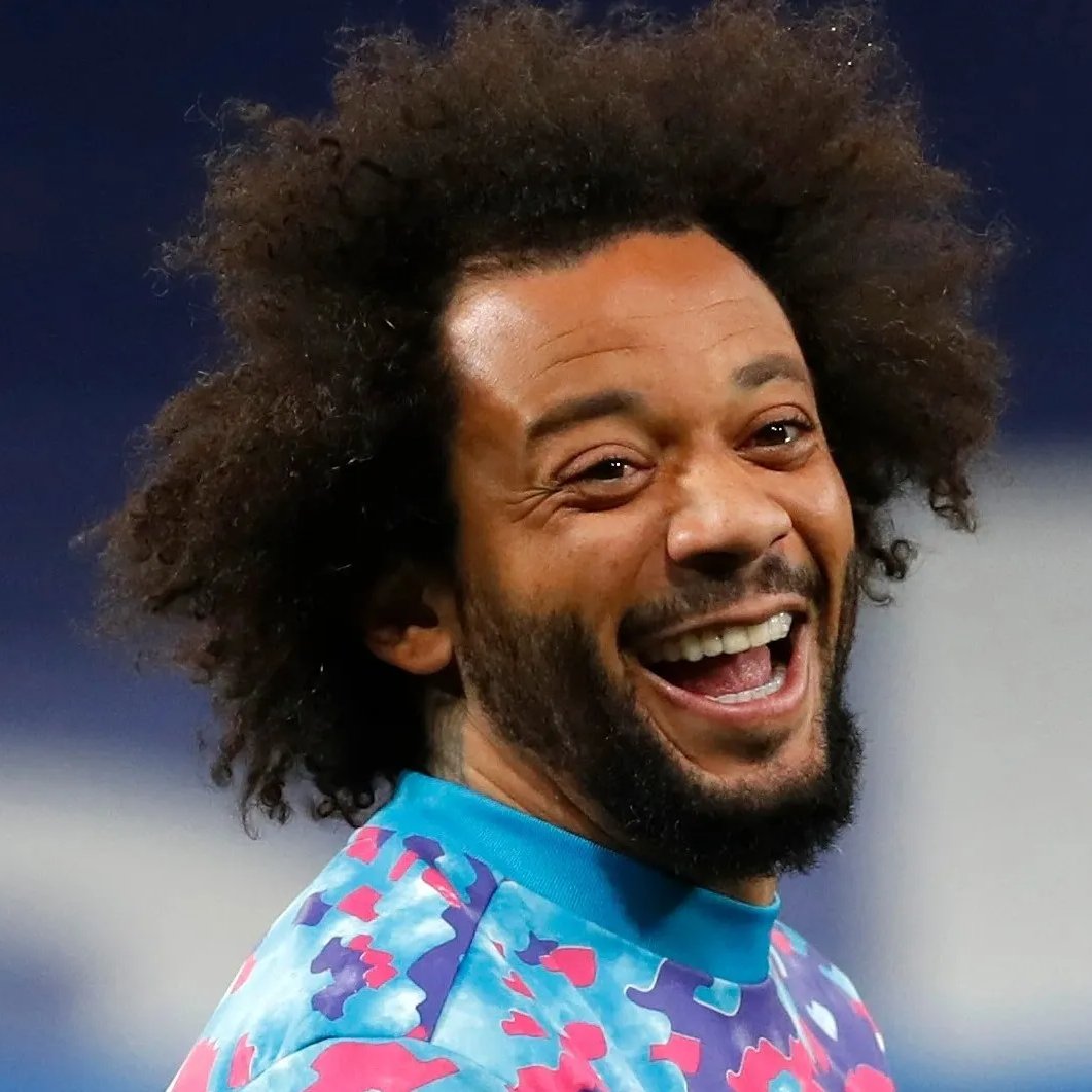 MadridXtra's tweet photo. 🗣🔙 Marcelo: "La Decíma? I was on the pitch, I saw Sergio Ramos' goal in slow motion. 

This moment was a double joy because I saw Atletico pop champagne's and unpack the Champions shirts. This was a motivation. 

They were opening the champagne when Sergio scored at 93' (laughs)." @LaRevuelta_TVE