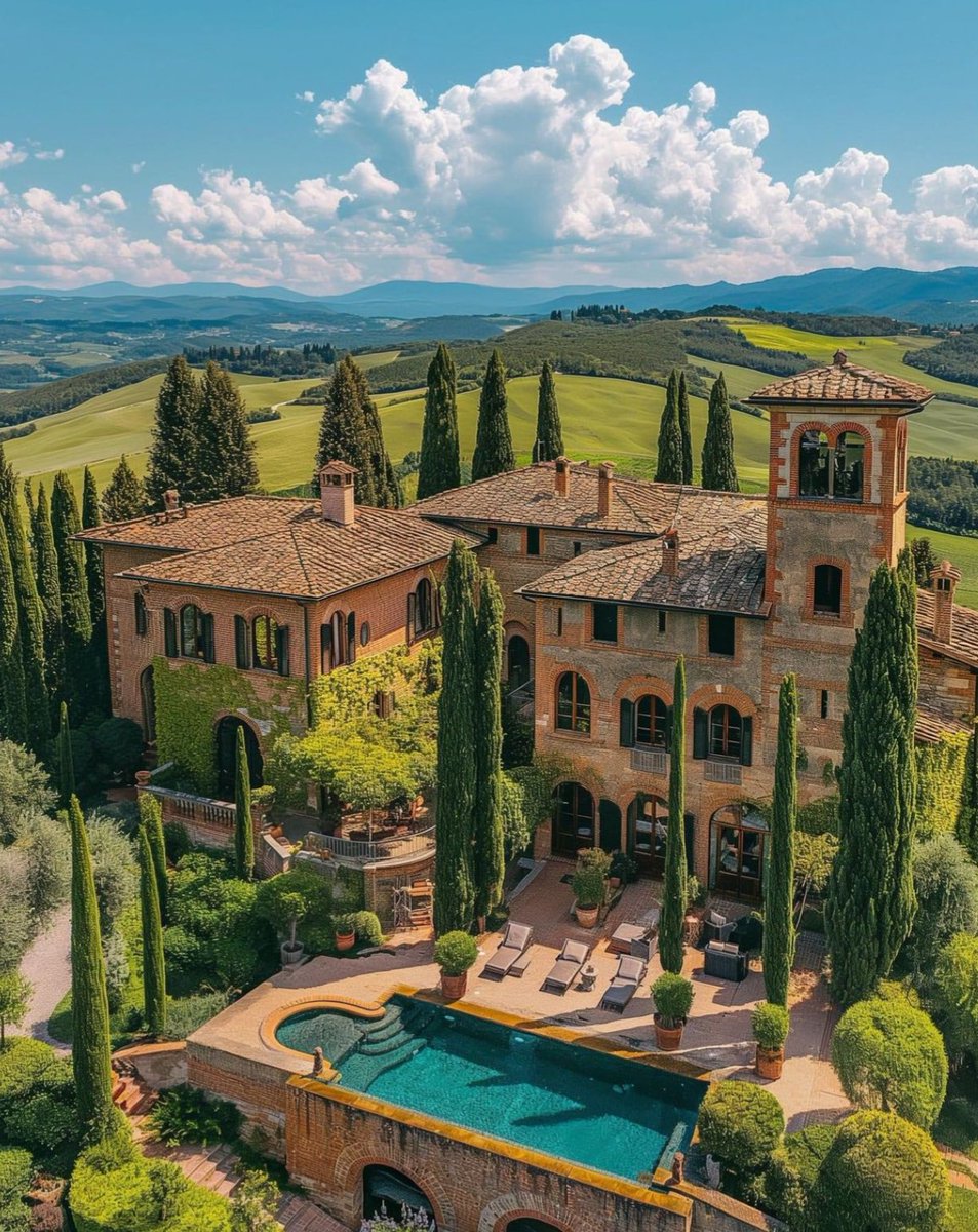 HOUSEPORN___'s tweet photo. Tuscan countryside villa 🇮🇹 https://t.co/16ijHfAkxj