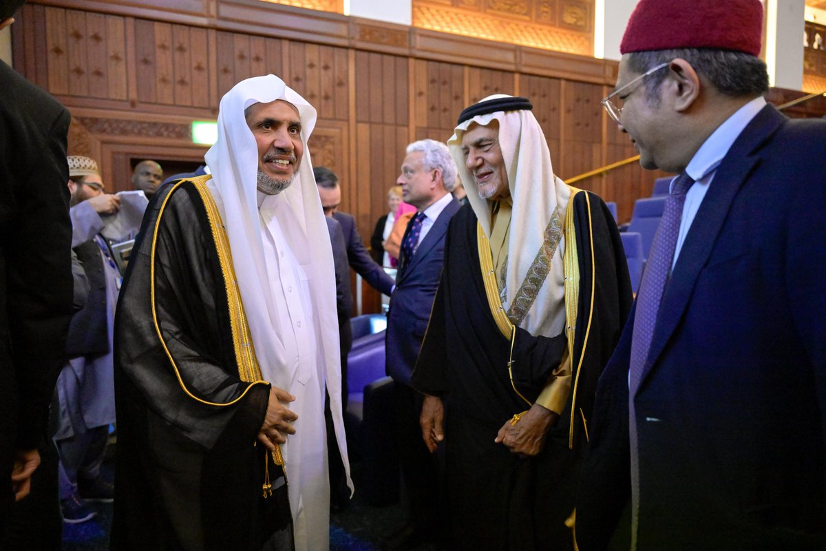 m_0g's tweet photo. في كلمته خلال اجتماع فريق الخبراء بمركز أكسفورد للدراسات الإسلامية بحضور ومشاركة الأمير تركي الفيصل؛ الأمين العام لرابطة العالم الإسلامي يستعرض إسهامات الرابطة في تعزيز الحوار بين الداخل الإسلامي بكافة مذاهبه ومدارسِه، وبناء الجسور بين الحضارات، مشددًا على أهمية السلام الوقائي الكفيل بمنع كوارث الحروب والصراعات.