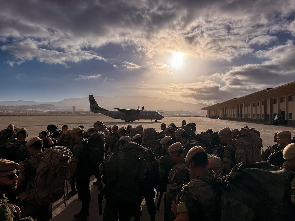 treintaceroseis's tweet photo. Los despidos que han llevado a cabo los responsables  de @Defensagob han debilitado las FUERZAS ARMADAS en 13.000 miembros.
🇪🇦 #SoldadosAbandonados 🇪🇦 
@DefensaAviacion https://t.co/T6yisuJ46U