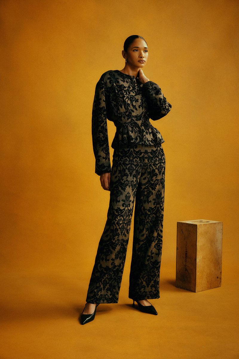 LaModeUnknown's tweet photo. The BAROQUE pattern of ✨️Markarian✨️ Resort 2027.🪡 https://t.co/pXxk35E8O3