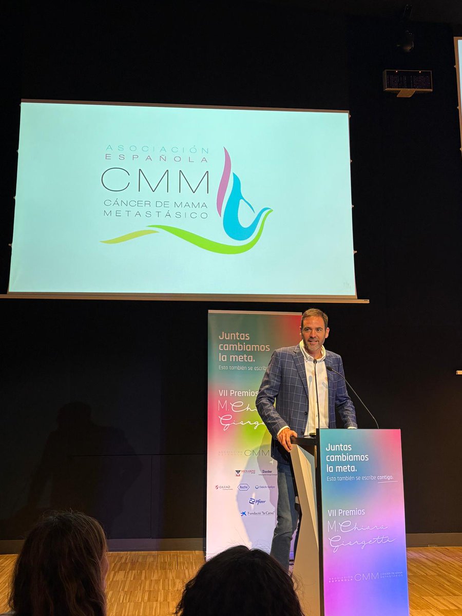 _SOLTI's tweet photo. Este año, el 1er Premio 🥇 M. Chiara Giorgetti de la Asociación Española Cáncer de Mama Metastásico ha sido para el Dr. @GavilKino  y su proyecto, centrado en la personalización, la desescalada terapéutica y la mejora de la calidad de vida en pacientes con cáncer de mama luminal metastásico.

Nuestra enhorabuena al Dr. Gavilá y al equipo del #IVO por este logro, y por supuesto a la @CMMetastasico por promover iniciativas que impactan directamente en el futuro del cáncer de mama.

La investigación no solo impulsa nuevos tratamientos, también nos ayuda a comprender mejor la diversidad biológica del cáncer de mama para curar más y mejor.

@CMMetastasico #ChiaraGiorgetti