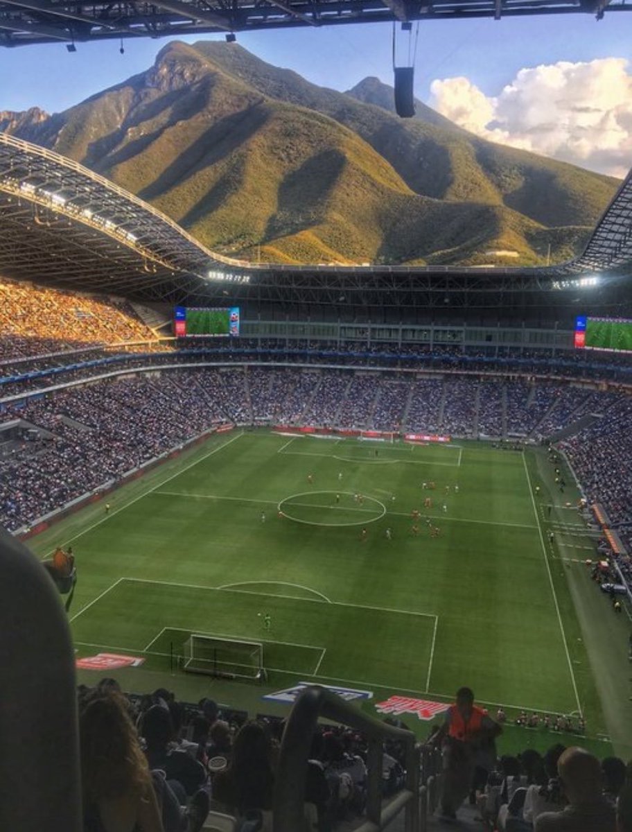 MXESTADIOS's tweet photo. Esta es hoy la foto mas famosa de Monterrey para el mundo.
Y hay quien piensa que es IA.
Pero aquí están otros ángulos del imponente Cerro de la Silla.
Y así se ve desde el Estadio desde la cima. https://t.co/Xtqlyp4guO