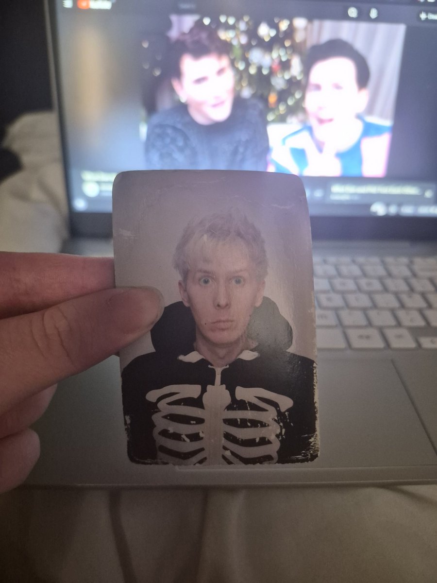 dzyman's tweet photo. thunderstorm nearly killed phil lester https://t.co/tSBiwTUjhl