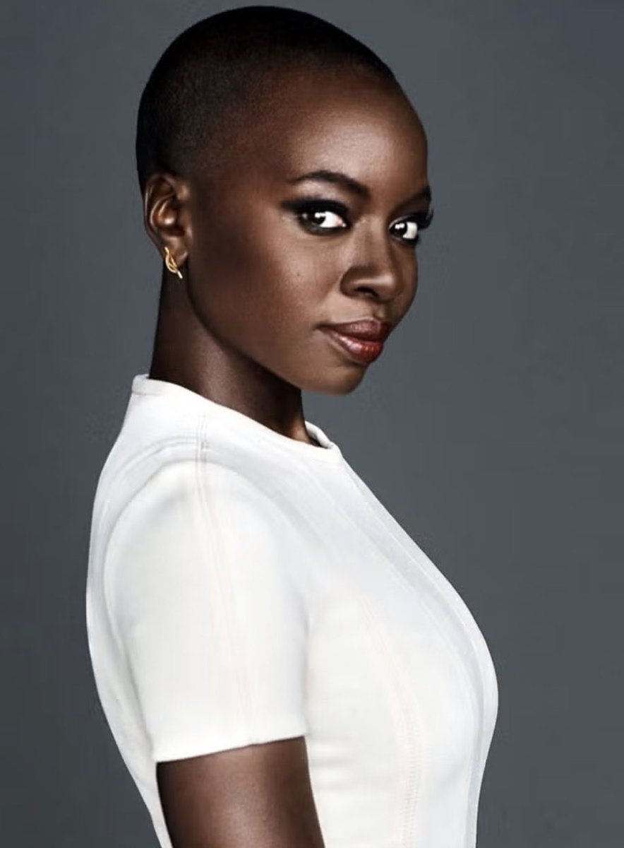 prozakAoT's tweet photo. @tommysotogeist She fine af.

#Chocalate https://t.co/XxdG530Zvl