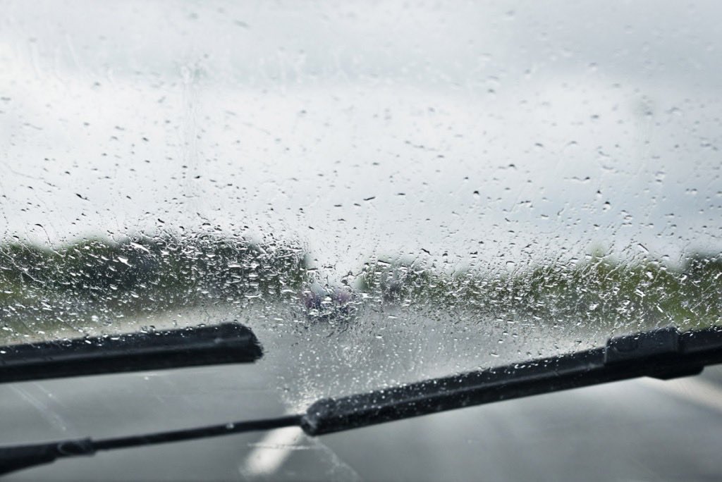 Argo_Thompson's tweet photo. When it comes to visibility, rain can be just as dangerous as snow. Here are 2 tips via RoadSafeAtWork: 
💡Use headlights to improve visibility, even in light rain or overcast conditions.
🚛Stay well back from large trucks + buses. Their tires can spray into your line of vision https://t.co/0tm8a7eXsT