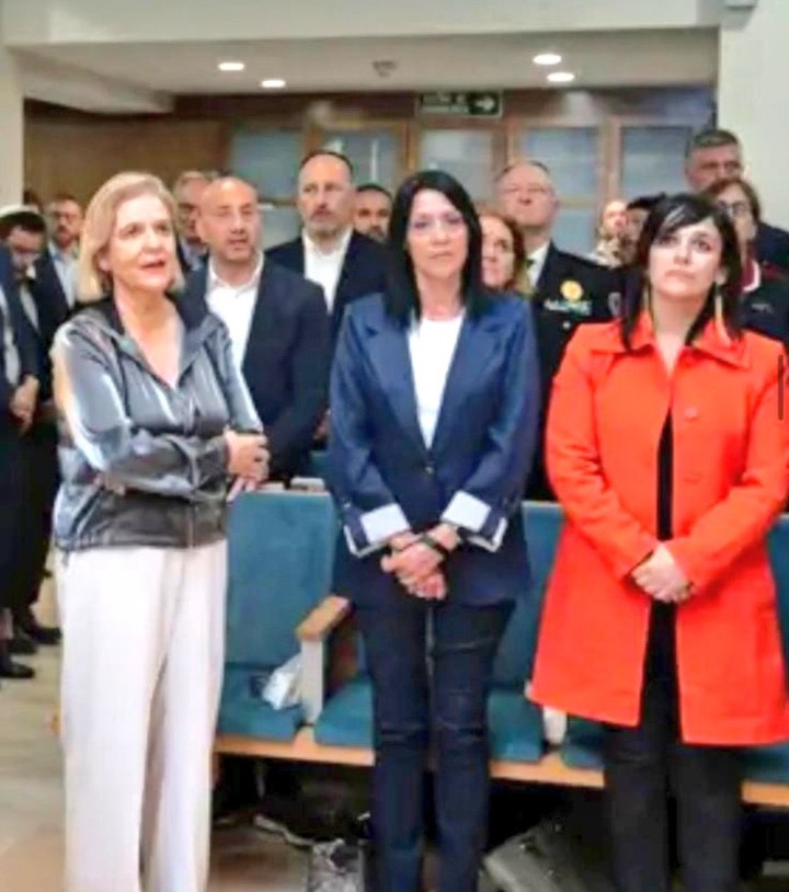 mats_jordi's tweet photo. Quina gràcia fa la talmúdica de Ripoll. Diu que no vol anar a veure el Papa perquè no fa tot el seu discurs en català. En canvi, no va tenir cap problema a l'hora d'anar a la sinagoga de Barcelona on el 90% del discurs es va fer en castellà. Es nota qui paga. https://t.co/AKtRfepaNw