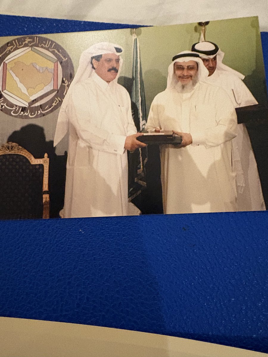 DrFAlali's tweet photo. تكريم خاص من معالي الامين العام لمجلس التعاون عبد الرحمن بن حميد العطية تقديراً  للجهود المبذولة في التنسيق والتعاون في مجال العمل البيئي والحياة الفطرية المشترك بين دول مجلس التعاون  والمنظمات الاقليمية والدولية خلال الفترة التى تجاوزت العشرين عاماً كمدير لادارة حماية البيئة في الامانة العامة لمجلس التعاون لدول الخليج العربية