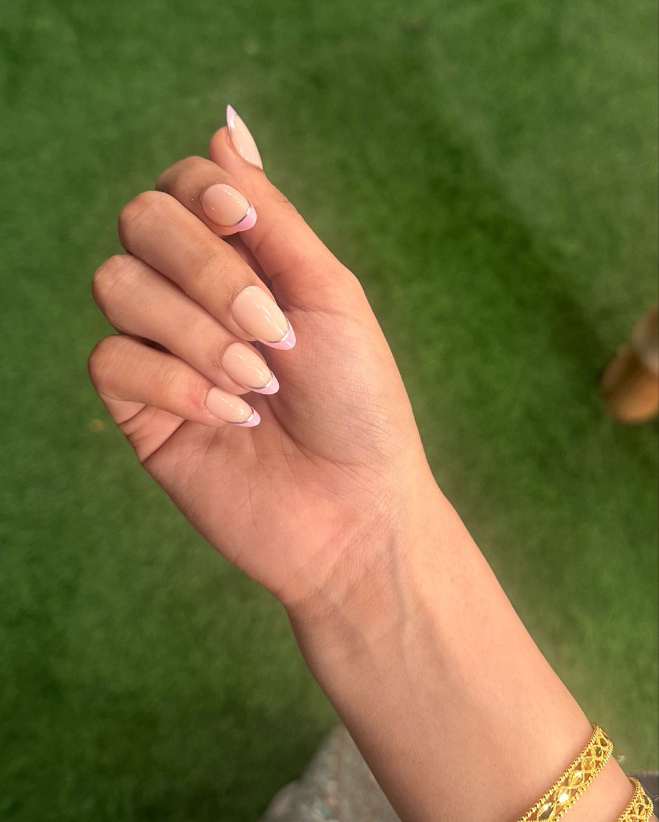 luklui5's tweet photo. summer nails ⛱️☀️ https://t.co/XzUroAT4vv