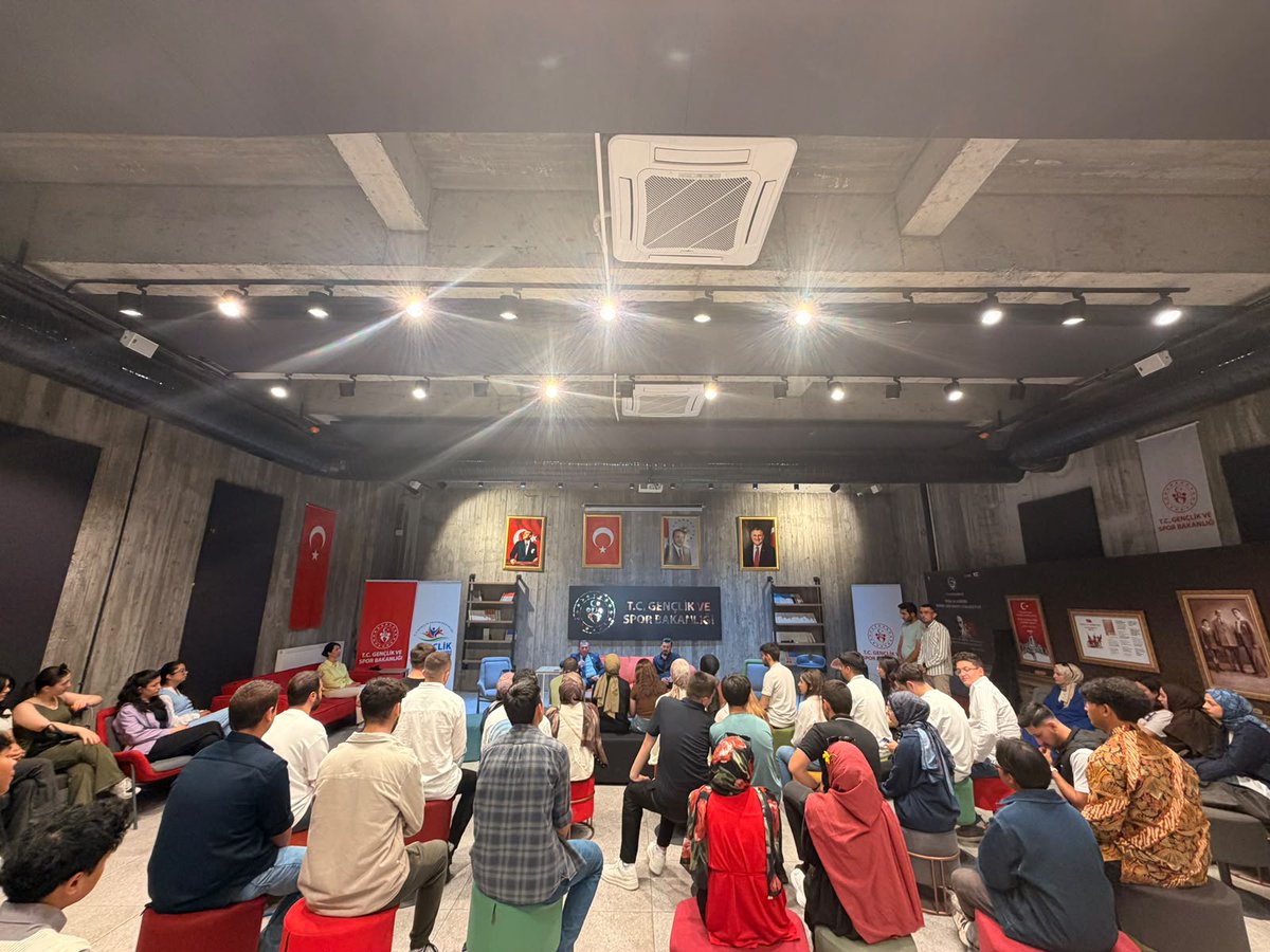 GSB_Kayseri's tweet photo. İl Müdürü Kabakcı, Mevlana Genç Ofis'te Gençlerle Buluştu

Gençlik ve Spor İl Müdürümüz Ali İhsan Kabakcı, Talas Gençlik Merkezi'ne bağlı Mevlana Genç Ofis'te düzenlenen söyleşi programında gençlerle bir araya geldi. https://t.co/7MTOqqwZFB