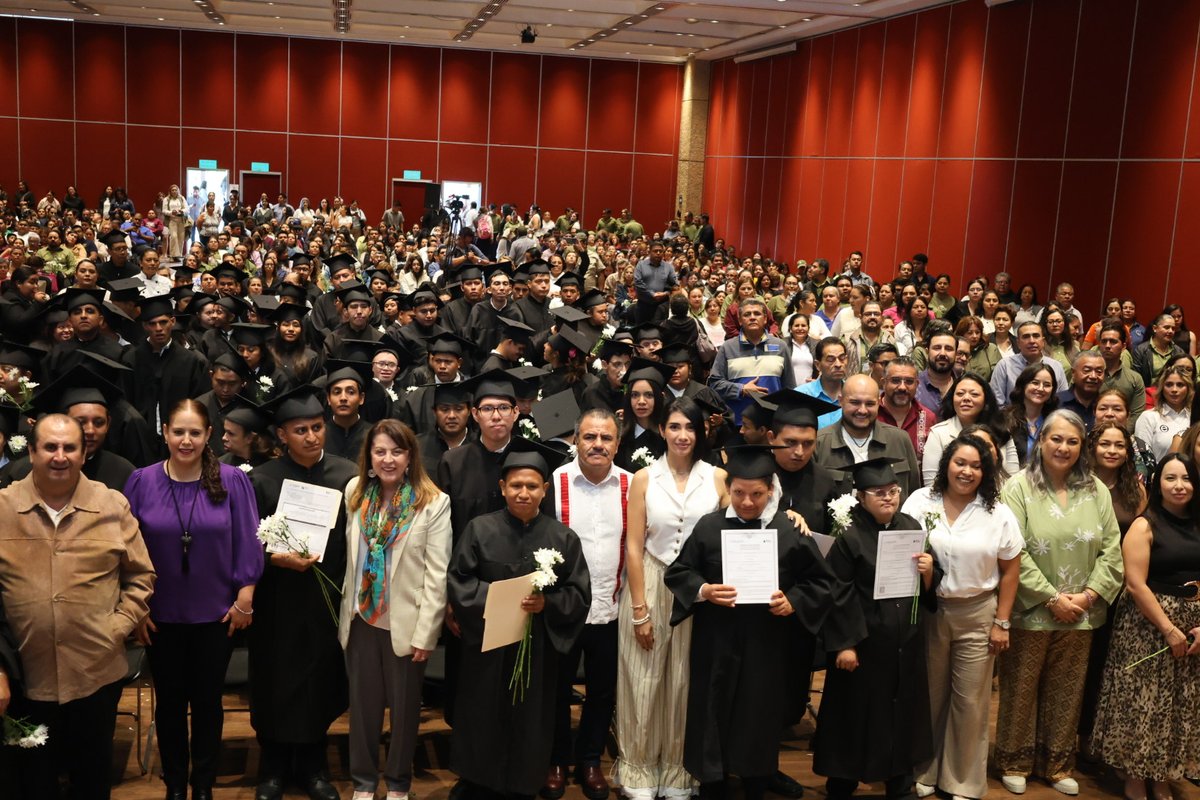 ArmandoContCast's tweet photo. En #Morelos celebramos un paso más hacia una sociedad más incluyente. Acompañé a la gobernadora @margarita_gs, junto con la secretaria de Educación, Karla Aline Herrera Salgado; la directora del Servicio Nacional de Empleo, Andrea Liliana Salgado Hernández; y el director general del Ineea Morelos, Uriel Estrada Jaime, en la entrega de certificaciones del Programa para la Inclusión Laboral de Personas con Discapacidad, realizada en Xochitepec.

Cada certificación representa esfuerzo, perseverancia y nuevas oportunidades. Este importante logro es resultado del trabajo conjunto entre el INEA, el @IneeaMorelos, el Servicio Nacional de Empleo y el IEBEM para impulsar la educación, la capacitación y la inclusión de más morelenses.

En el @INEAmx  seguimos construyendo caminos para que todas las personas jóvenes y adultas, sin importar su situación de vida, ejerzan su derecho a la educación, desarrollen su talento y accedan a mejores oportunidades para transformar su futuro.

Porque cuando sumamos esfuerzos, generamos cambios que impactan vidas y fortalecen el bienestar de nuestras comunidades.

#JuntasYJuntosEsMásFácil 
#EducarEsTransformar