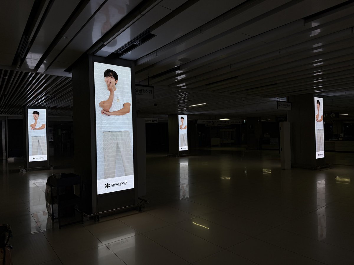 kthvPH30's tweet photo. KIM TAEHYUNG FOR SNOWPEAK HERE AT GIMPO AIRPORT. 💚 https://t.co/GkRnbsd7Ed