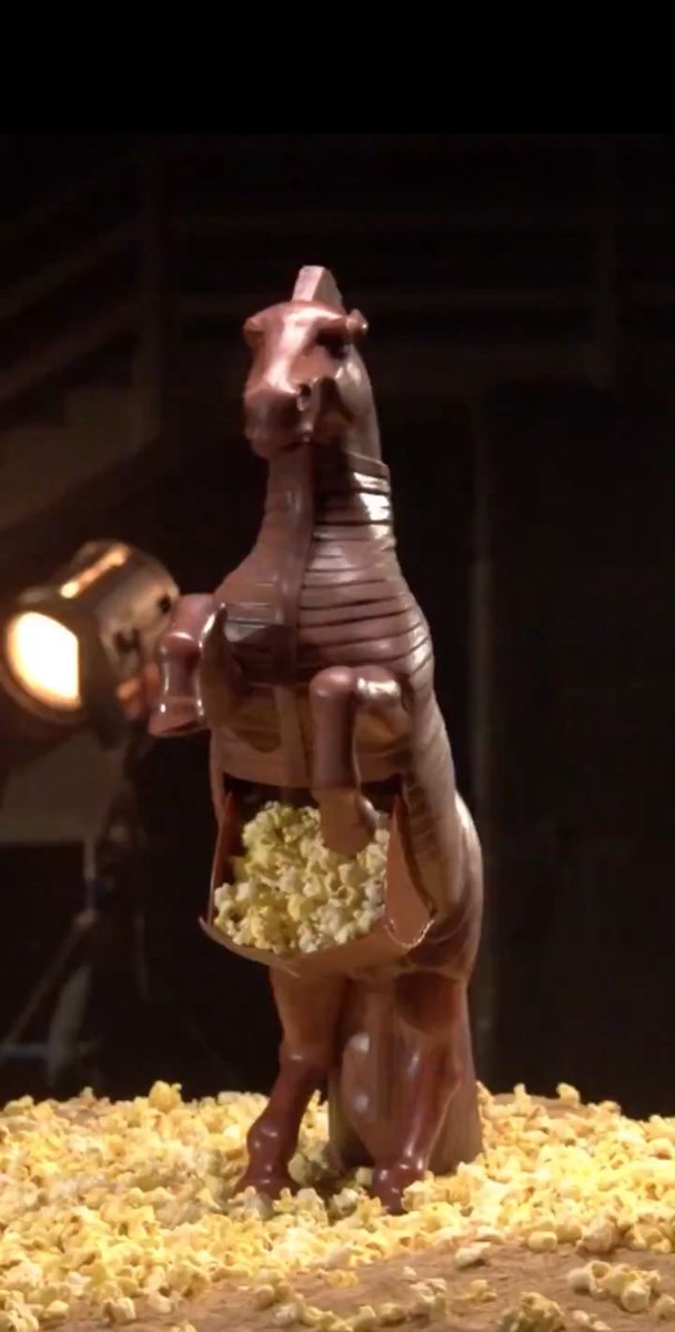 vaultedmag's tweet photo. First look at the Trojan Horse popcorn bucket for ‘THE ODYSSEY’. https://t.co/LolRGZqj29