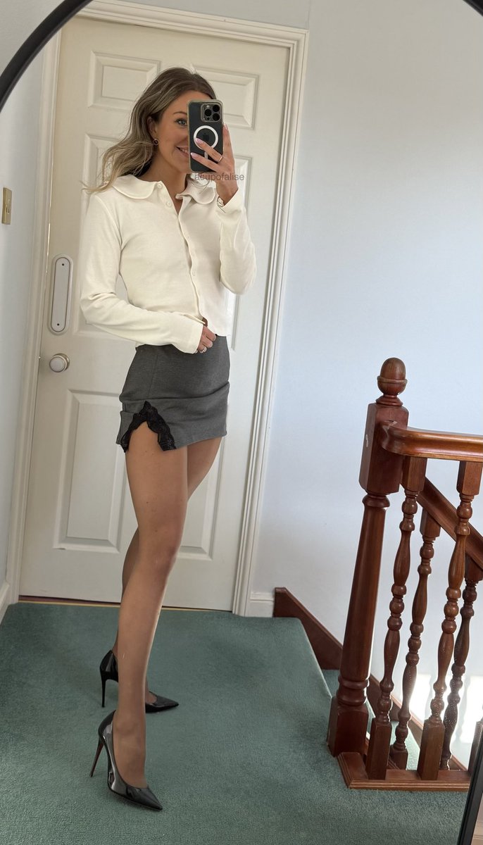 acupofalise's tweet photo. 5ft 6….mostly legs https://t.co/Fck9VNCnBH