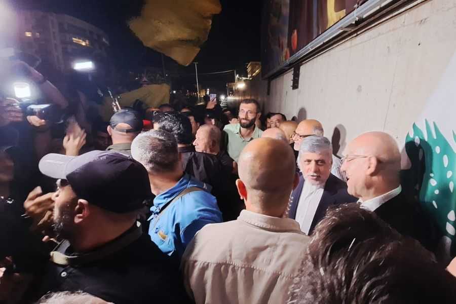 IranEmbassyLB's tweet photo. إليكم يا شعب لبنان العظيم، يا من تنبضون عزا وعنفوانا.
كما تُدهشون العالم بصمودكم، وإرادتكم الصلبة في دحر المحتل والعيش بكرامة.. فإن وفاءكم ومحبتكم لإيران—التي تقف بصدق إلى جانبكم—تجسيدٌ لأسمى معاني الأخوّة.
سنبقى معاً، يداً بيد، في السراء والضراء. https://t.co/w7kJEb2ohs