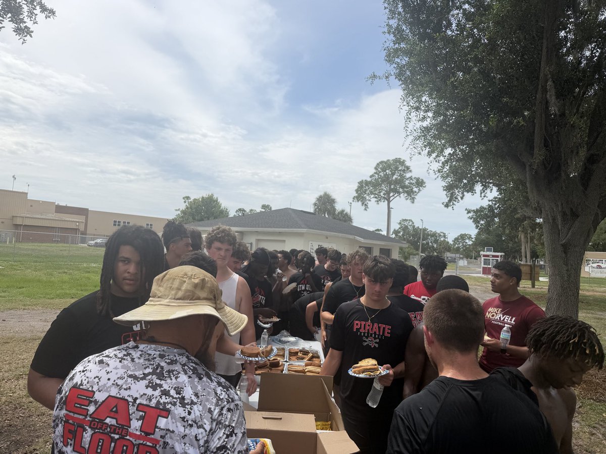 Pirate Football tweet media