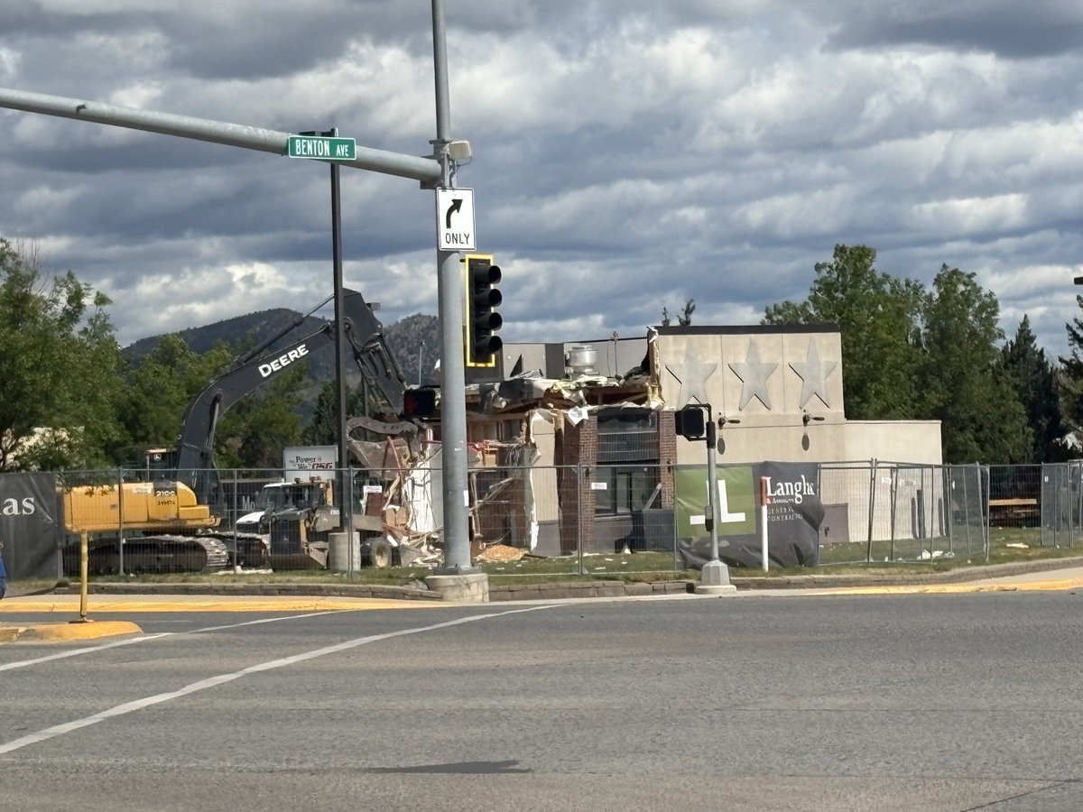 phildrakemt's tweet photo. Hardee’s at Euclid and Benton in Helena being razed. Heard once that McDonald’s coming in. https://t.co/G4kPv3CwpA