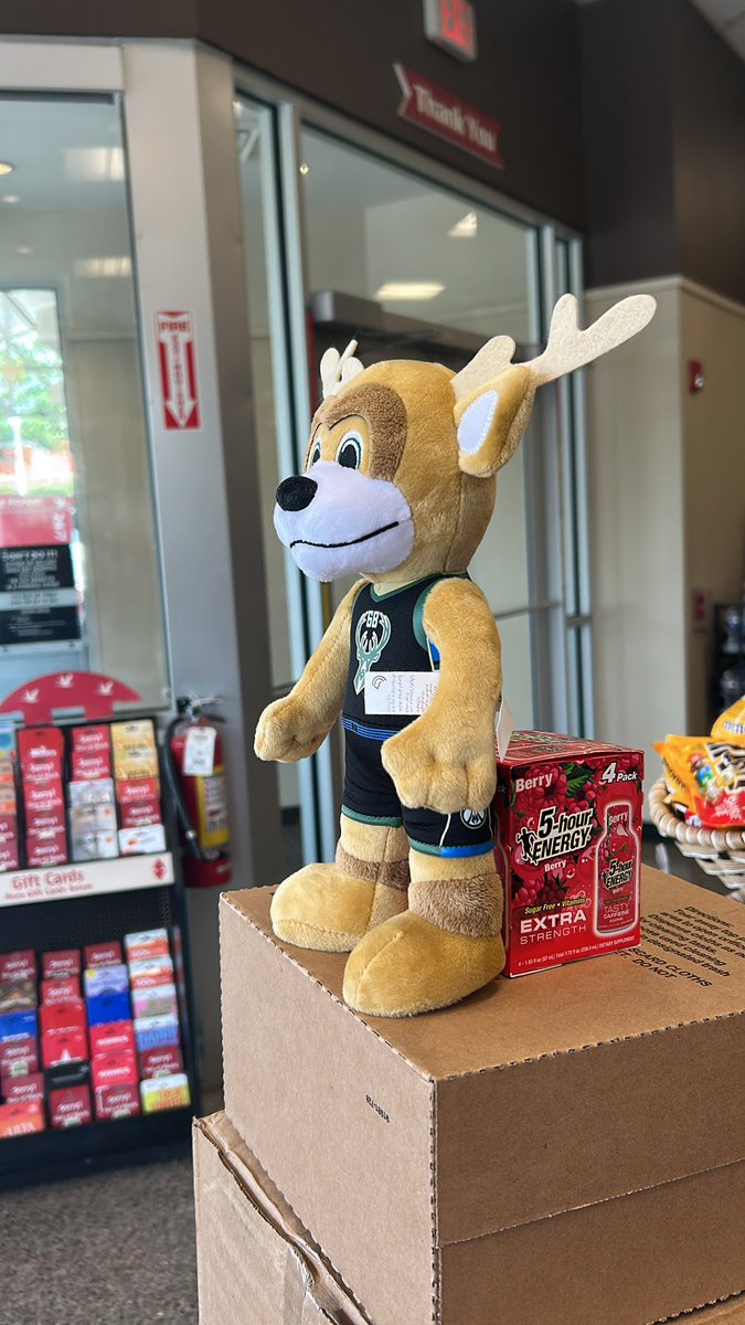 PlushDragonPack's tweet photo. Bring A Plush to Work Day 48 

Featured Plush: @BucksBango 

Two NBA mascots b2b 👀 https://t.co/RT0AUYO6fZ
