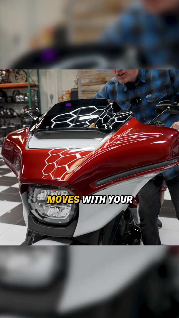 SCCBikes's tweet photo. What's better...Street Glide or Road Glide? 🤔

Watch Steve's full comparison between the two Harley models on the SCC YouTube channel at the link in our bio 📲

#RoadGlide #HarleyDavidson #StreetGlide https://t.co/tT58Y6M0cV